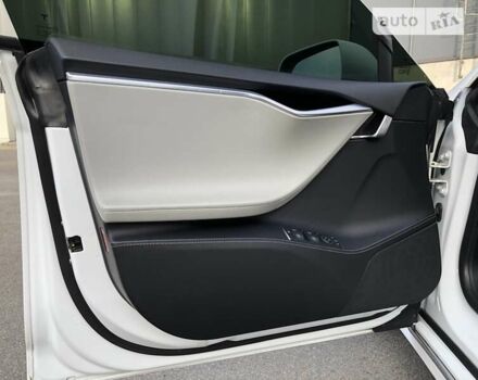 Белый Тесла Модель С, объемом двигателя 0 л и пробегом 111 тыс. км за 25800 $, фото 30 на Automoto.ua