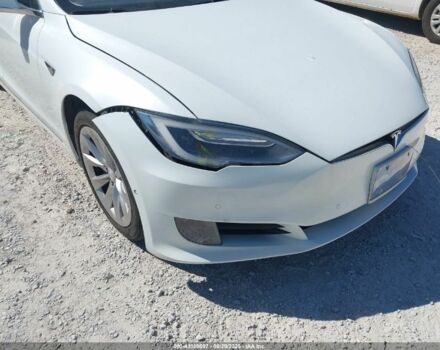 Белый Тесла Модель С, объемом двигателя 0 л и пробегом 175 тыс. км за 12900 $, фото 3 на Automoto.ua