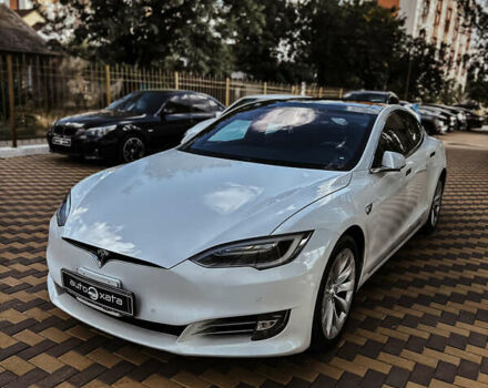 Белый Тесла Модель С, объемом двигателя 0 л и пробегом 96 тыс. км за 16990 $, фото 4 на Automoto.ua