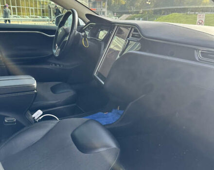 Білий Тесла Модель С, об'ємом двигуна 0 л та пробігом 105 тис. км за 15900 $, фото 20 на Automoto.ua