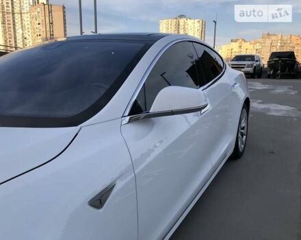 Белый Тесла Модель С, объемом двигателя 0 л и пробегом 111 тыс. км за 25800 $, фото 19 на Automoto.ua
