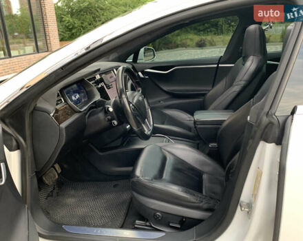 Белый Тесла Модель С, объемом двигателя 0 л и пробегом 125 тыс. км за 16999 $, фото 24 на Automoto.ua