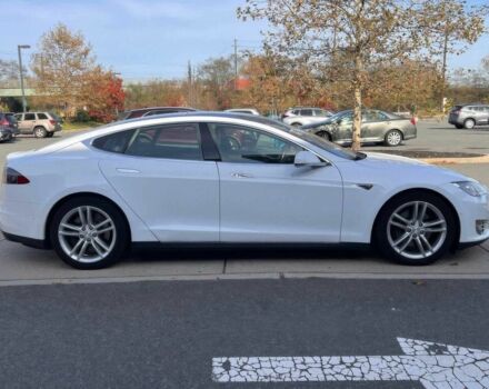 Білий Тесла Модель С, об'ємом двигуна 0 л та пробігом 74 тис. км за 11900 $, фото 2 на Automoto.ua