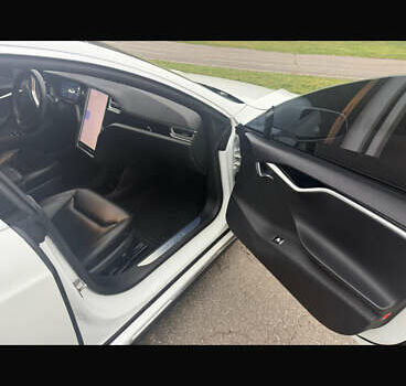 Білий Тесла Модель С, об'ємом двигуна 0 л та пробігом 106 тис. км за 12800 $, фото 6 на Automoto.ua