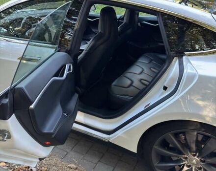 Белый Тесла Модель С, объемом двигателя 0 л и пробегом 98 тыс. км за 19300 $, фото 26 на Automoto.ua