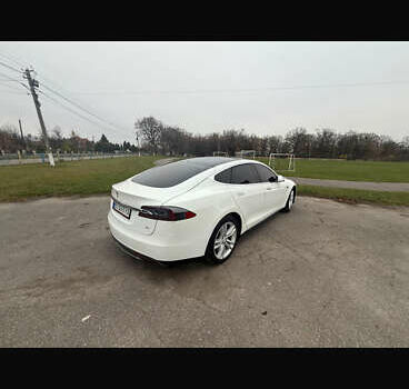 Білий Тесла Модель С, об'ємом двигуна 0 л та пробігом 106 тис. км за 12800 $, фото 4 на Automoto.ua