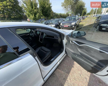 Белый Тесла Модель С, объемом двигателя 0 л и пробегом 189 тыс. км за 16500 $, фото 16 на Automoto.ua