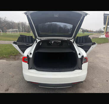 Білий Тесла Модель С, об'ємом двигуна 0 л та пробігом 106 тис. км за 12800 $, фото 11 на Automoto.ua