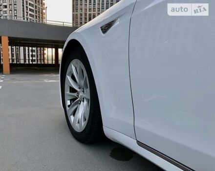 Белый Тесла Модель С, объемом двигателя 0 л и пробегом 111 тыс. км за 25800 $, фото 21 на Automoto.ua
