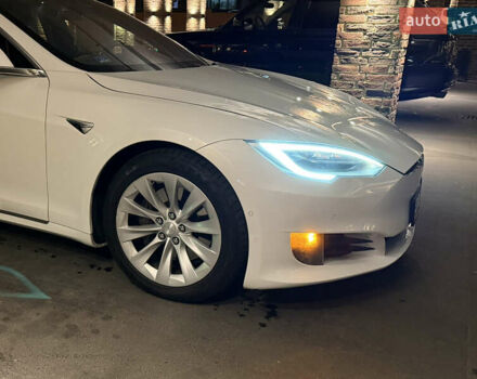 Білий Тесла Модель С, об'ємом двигуна 0 л та пробігом 218 тис. км за 17000 $, фото 2 на Automoto.ua