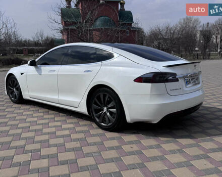 Білий Тесла Модель С, об'ємом двигуна 0 л та пробігом 88 тис. км за 26100 $, фото 6 на Automoto.ua