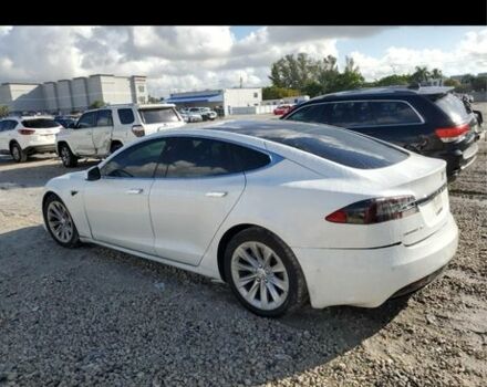 Белый Тесла Модель С, объемом двигателя 0 л и пробегом 216 тыс. км за 11000 $, фото 1 на Automoto.ua