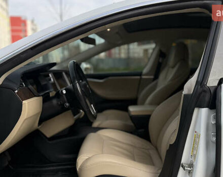 Белый Тесла Модель С, объемом двигателя 0 л и пробегом 102 тыс. км за 17990 $, фото 34 на Automoto.ua