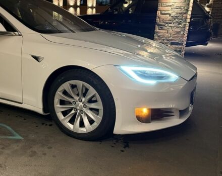 Белый Тесла Модель С, объемом двигателя 0 л и пробегом 218 тыс. км за 17000 $, фото 2 на Automoto.ua