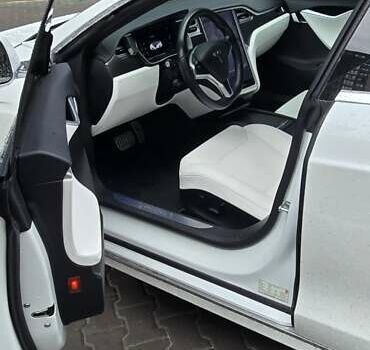 Белый Тесла Модель С, объемом двигателя 0 л и пробегом 42 тыс. км за 25000 $, фото 6 на Automoto.ua