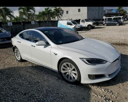 Белый Тесла Модель С, объемом двигателя 0 л и пробегом 216 тыс. км за 11000 $, фото 3 на Automoto.ua