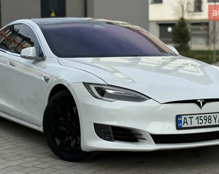 Белый Тесла Модель С, объемом двигателя 0 л и пробегом 102 тыс. км за 17990 $, фото 4 на Automoto.ua