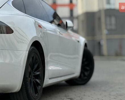 Белый Тесла Модель С, объемом двигателя 0 л и пробегом 102 тыс. км за 17990 $, фото 30 на Automoto.ua