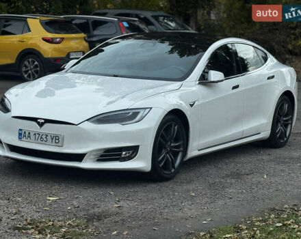 Тесла Модель С 2017 в Киеве на Automoto.ua Белый Тесла Модель С, объемом двигателя 0 л и пробегом 75 тыс. км за 15700 $, фото 2 на Automoto.ua