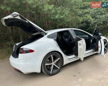 Белый Тесла Модель С, объемом двигателя 0 л и пробегом 162 тыс. км за 20900 $, фото 3 на Automoto.ua