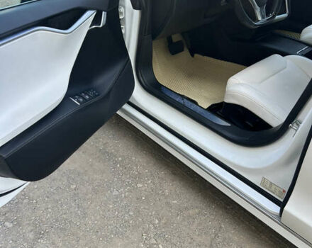 Белый Тесла Модель С, объемом двигателя 0 л и пробегом 130 тыс. км за 28200 $, фото 5 на Automoto.ua