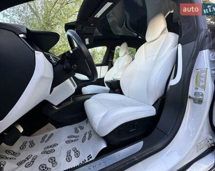 Белый Тесла Модель С, объемом двигателя 0 л и пробегом 99 тыс. км за 24500 $, фото 11 на Automoto.ua