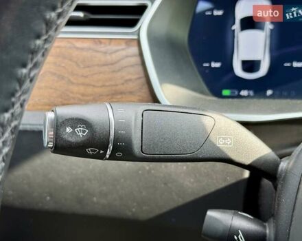 Білий Тесла Модель С, об'ємом двигуна 0 л та пробігом 104 тис. км за 18000 $, фото 24 на Automoto.ua
