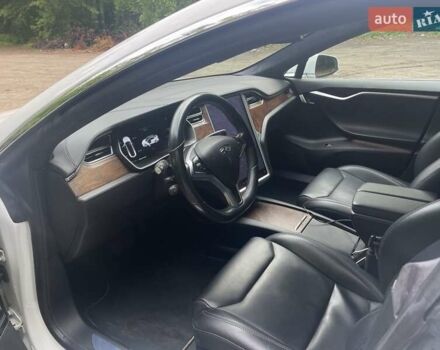 Белый Тесла Модель С, объемом двигателя 0 л и пробегом 90 тыс. км за 18000 $, фото 6 на Automoto.ua