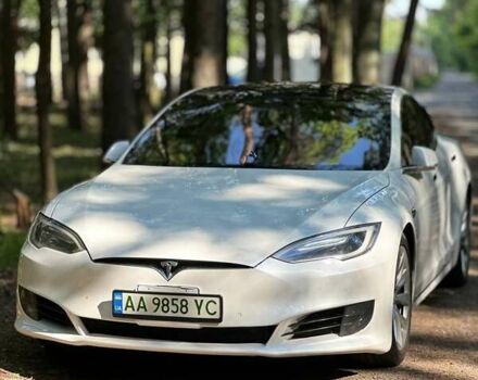 Белый Тесла Модель С, объемом двигателя 0 л и пробегом 159 тыс. км за 17999 $, фото 2 на Automoto.ua