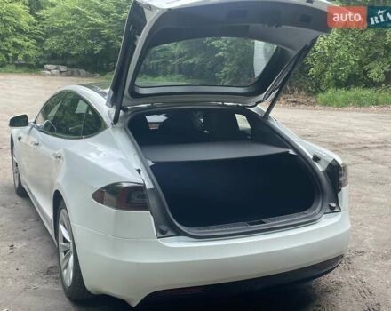 Білий Тесла Модель С, об'ємом двигуна 0 л та пробігом 89 тис. км за 17999 $, фото 3 на Automoto.ua