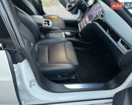 Тесла Модель С 2017 в Киеве на Automoto.ua Белый Тесла Модель С, объемом двигателя 0 л и пробегом 75 тыс. км за 15700 $, фото 25 на Automoto.ua