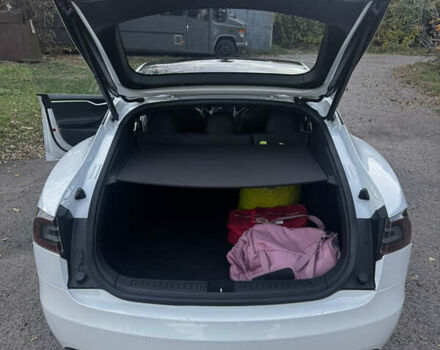 Тесла Модель С 2017 в Киеве на Automoto.ua Белый Тесла Модель С, объемом двигателя 0 л и пробегом 75 тыс. км за 15700 $, фото 18 на Automoto.ua