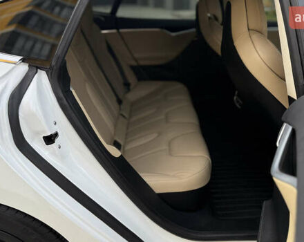 Белый Тесла Модель С, объемом двигателя 0 л и пробегом 102 тыс. км за 17990 $, фото 50 на Automoto.ua