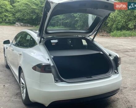 Белый Тесла Модель С, объемом двигателя 0 л и пробегом 90 тыс. км за 18000 $, фото 5 на Automoto.ua