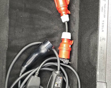 Белый Тесла Модель С, объемом двигателя 0 л и пробегом 183 тыс. км за 18300 $, фото 65 на Automoto.ua