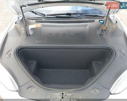 Білий Тесла Модель С, об'ємом двигуна 0 л та пробігом 64 тис. км за 7500 $, фото 12 на Automoto.ua