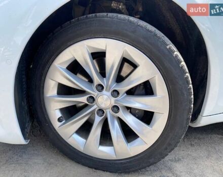 Белый Тесла Модель С, объемом двигателя 0 л и пробегом 84 тыс. км за 23000 $, фото 10 на Automoto.ua