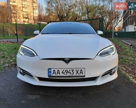 Белый Тесла Модель С, объемом двигателя 0 л и пробегом 96 тыс. км за 20391 $, фото 9 на Automoto.ua