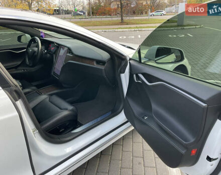 Белый Тесла Модель С, объемом двигателя 0 л и пробегом 75 тыс. км за 29500 $, фото 12 на Automoto.ua