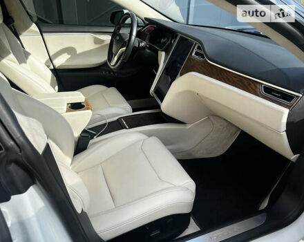 Белый Тесла Модель С, объемом двигателя 0 л и пробегом 108 тыс. км за 22500 $, фото 7 на Automoto.ua