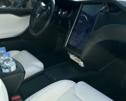 Белый Тесла Модель С, объемом двигателя 0 л и пробегом 198 тыс. км за 31999 $, фото 16 на Automoto.ua