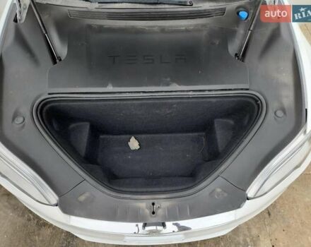 Білий Тесла Модель С, об'ємом двигуна 0 л та пробігом 107 тис. км за 7400 $, фото 10 на Automoto.ua