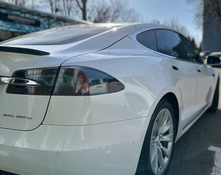 Белый Тесла Модель С, объемом двигателя 0 л и пробегом 198 тыс. км за 31999 $, фото 7 на Automoto.ua