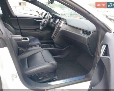 Білий Тесла Модель С, об'ємом двигуна 0 л та пробігом 64 тис. км за 7500 $, фото 8 на Automoto.ua