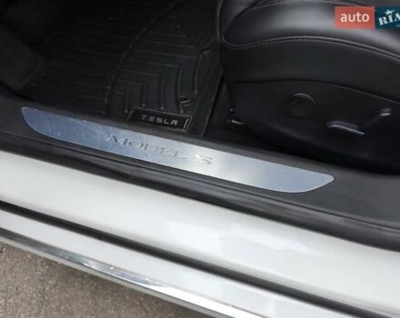 Белый Тесла Модель С, объемом двигателя 0 л и пробегом 178 тыс. км за 22999 $, фото 50 на Automoto.ua
