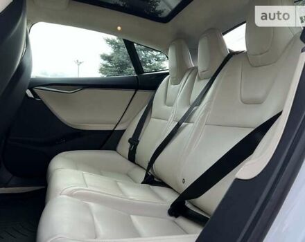 Белый Тесла Модель С, объемом двигателя 0 л и пробегом 140 тыс. км за 22900 $, фото 11 на Automoto.ua
