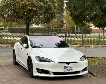 Тесла Модель С 2018 в Никополе на Automoto.ua Белый Тесла Модель С, объемом двигателя 0 л и пробегом 100 тыс. км за 16000 $, фото 6 на Automoto.ua