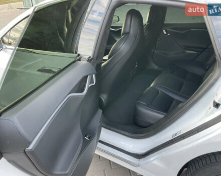 Белый Тесла Модель С, объемом двигателя 0 л и пробегом 75 тыс. км за 29500 $, фото 8 на Automoto.ua