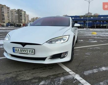 Тесла Модель С 2018 в Киеве на Automoto.ua Белый Тесла Модель С, объемом двигателя 0 л и пробегом 88 тыс. км за 21500 $, фото 2 на Automoto.ua
