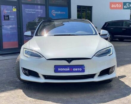 Белый Тесла Модель С, объемом двигателя 0 л и пробегом 84 тыс. км за 23000 $, фото 1 на Automoto.ua